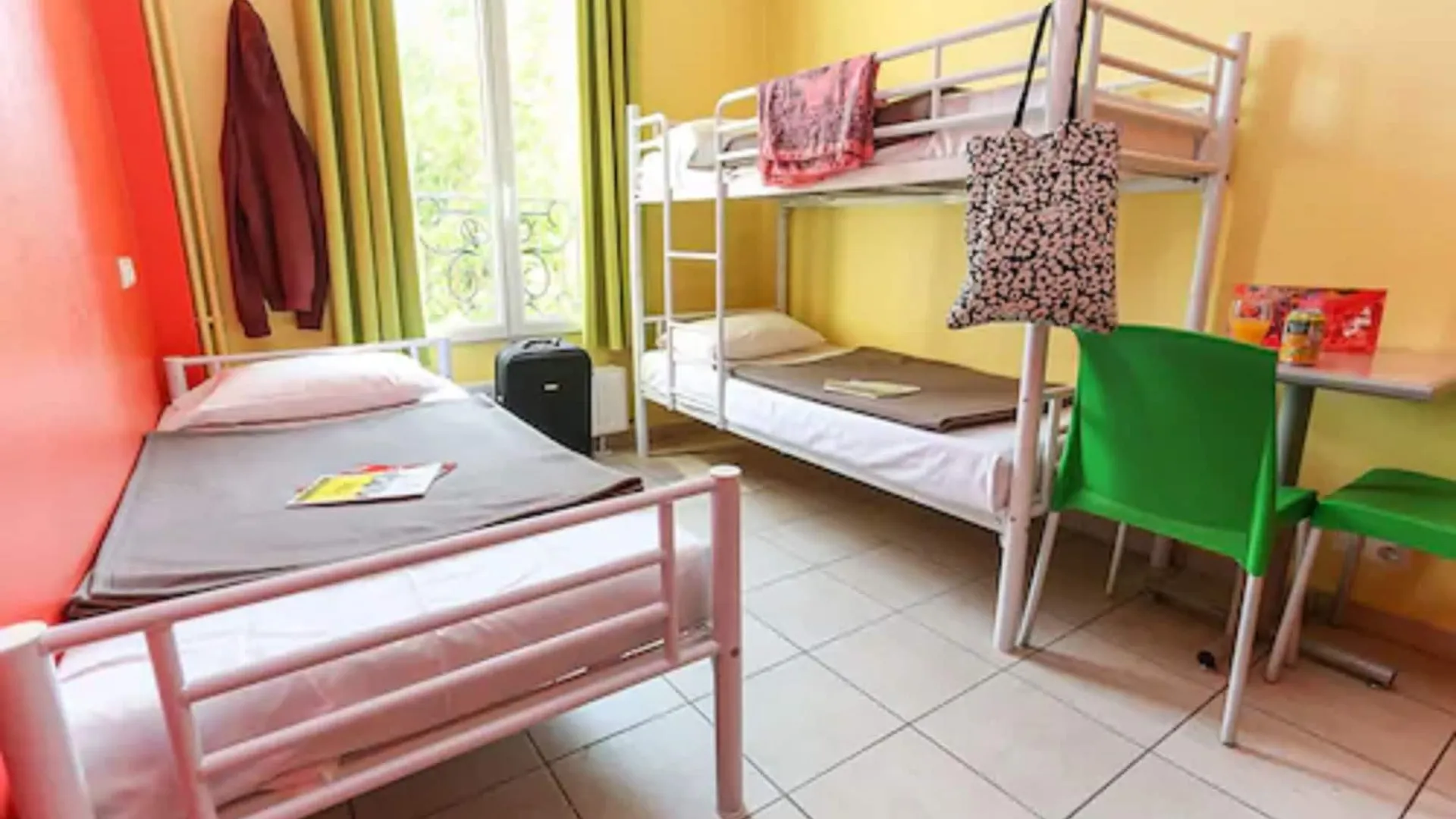Le Montclair Montmartre By River Paris Hostel