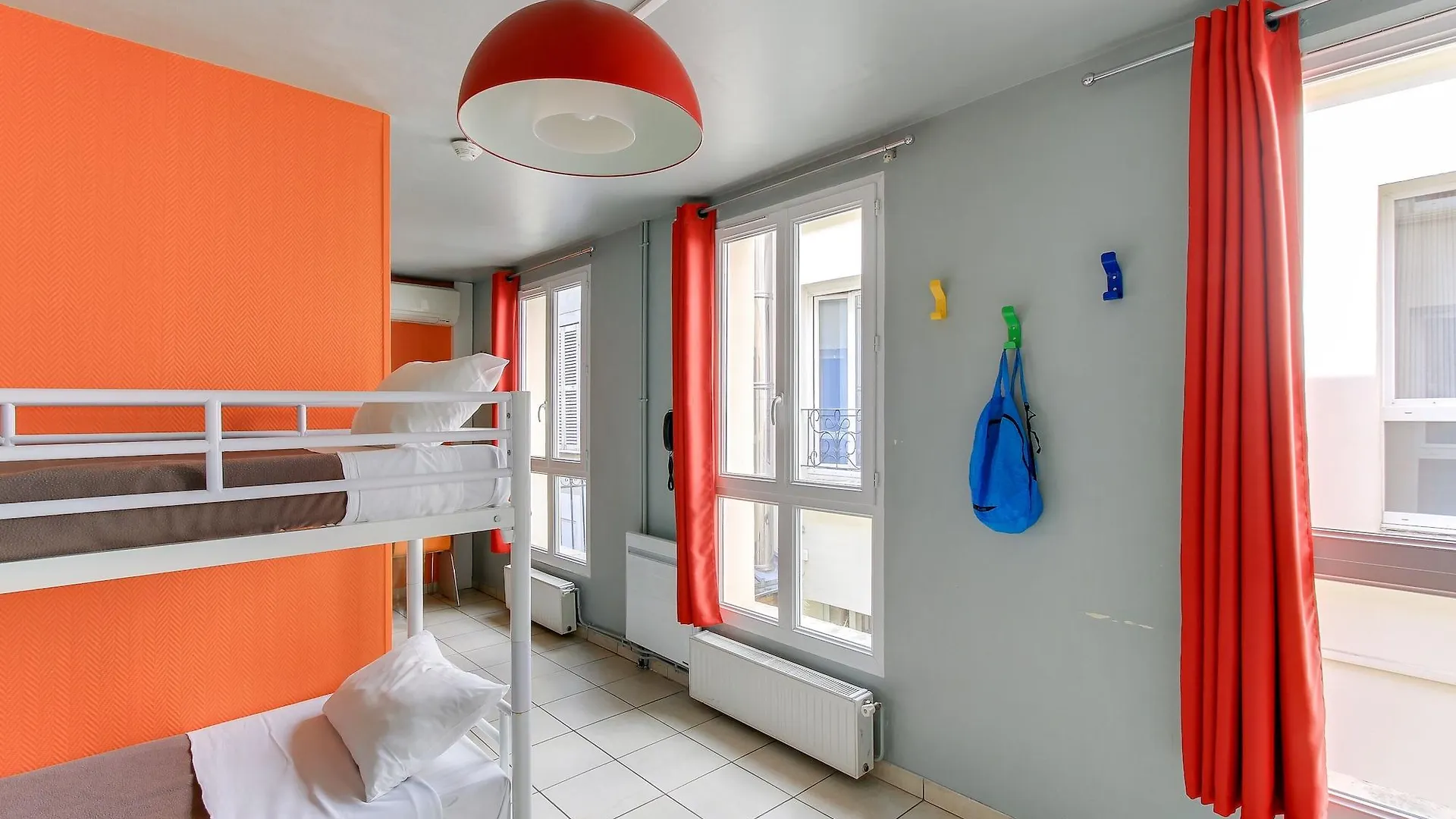 Le Montclair Montmartre By River Paris Hostel