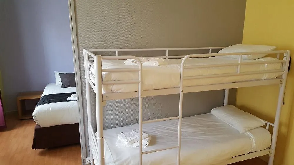 Hostel Le Montclair Montmartre By River Paris France