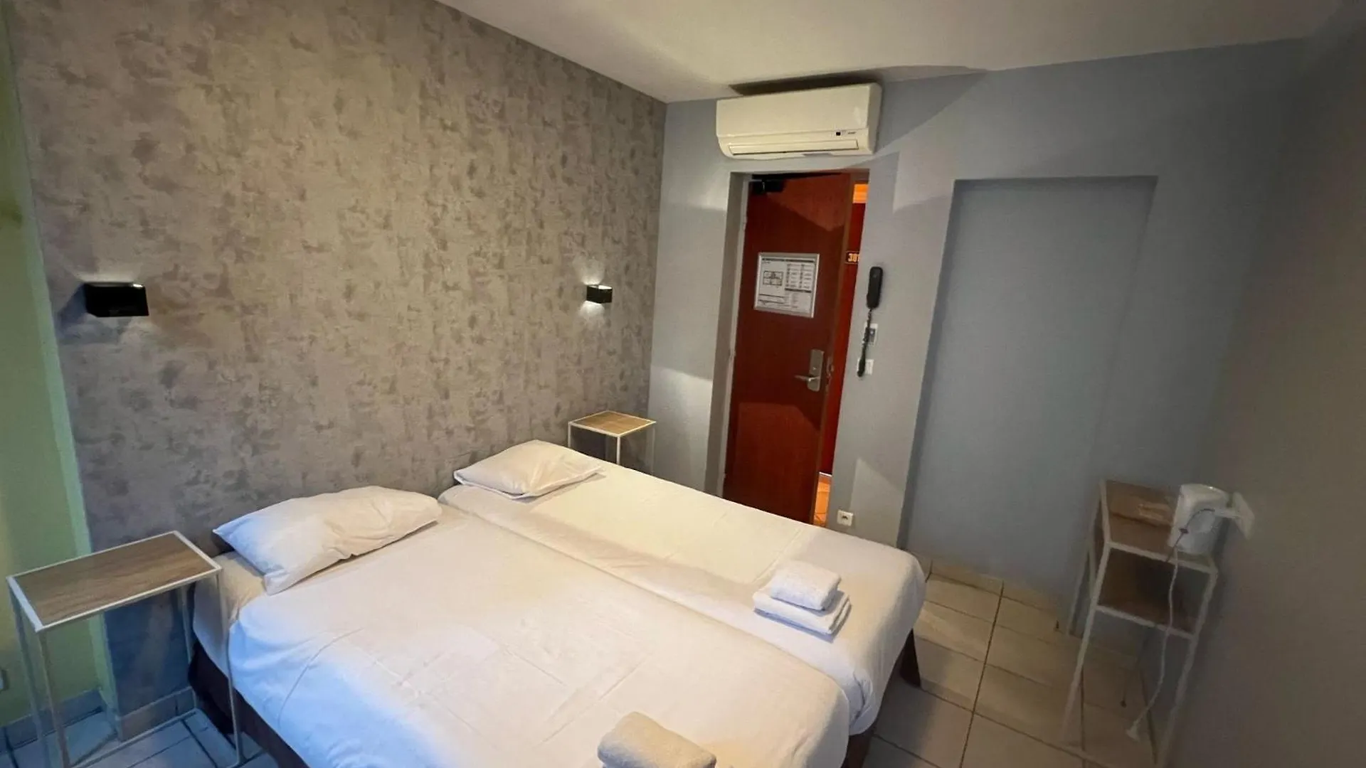 Le Montclair Montmartre By River Paris Hostel