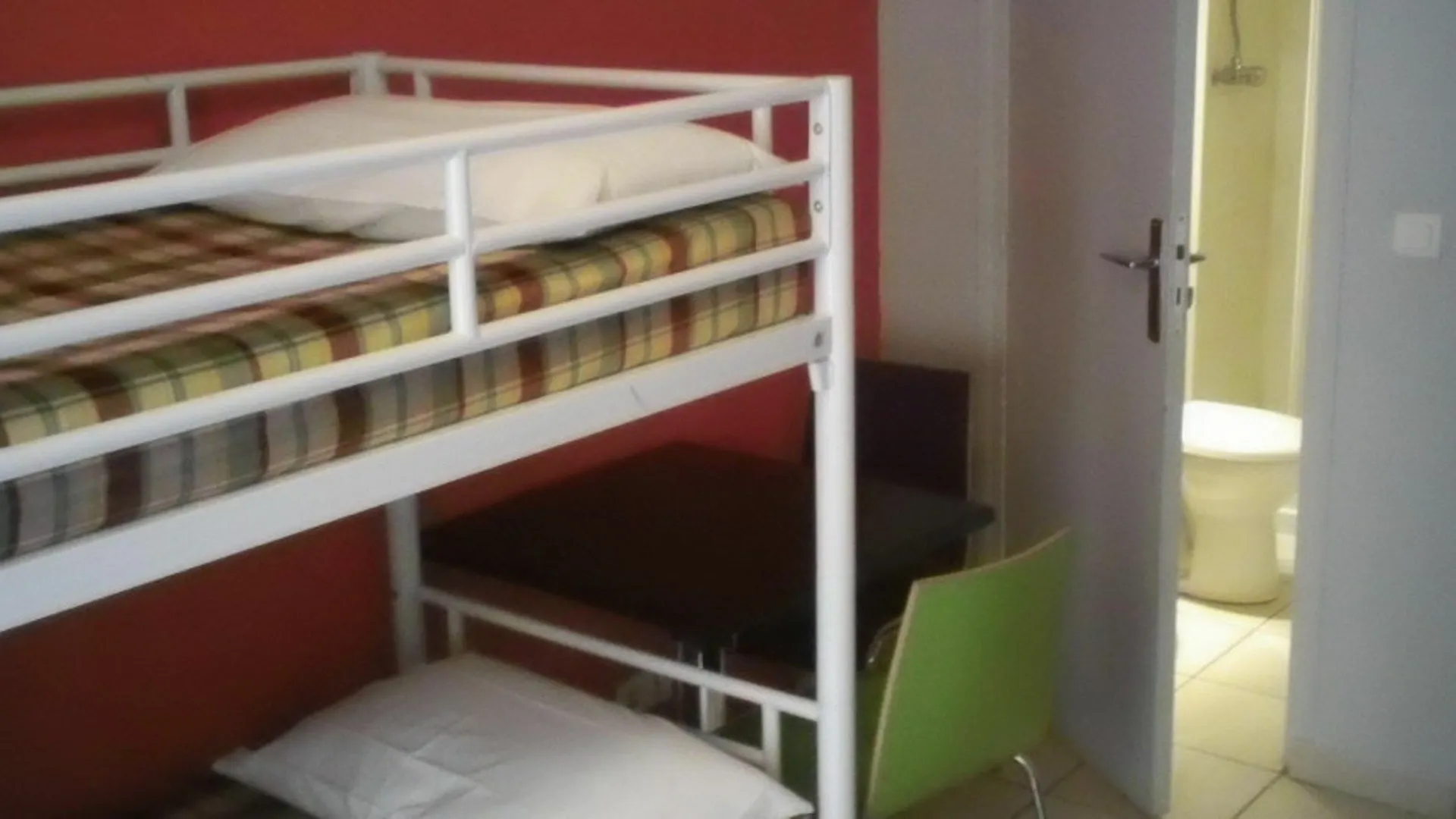 Le Montclair Montmartre By River Paris Hostel