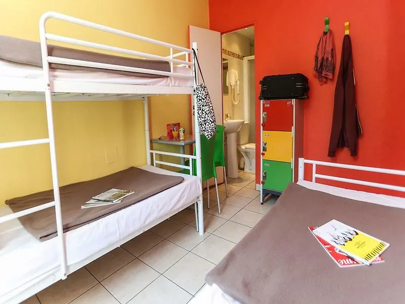 Le Montclair Montmartre By River Paris Hostel