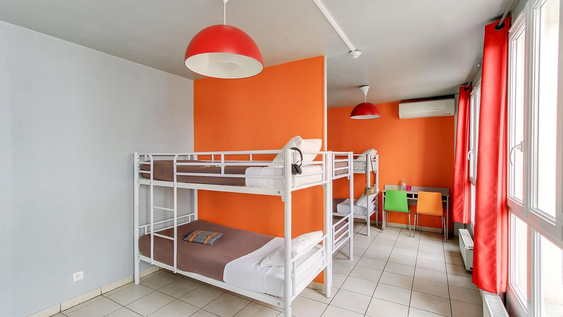 Le Montclair Montmartre By River Paris Hostel