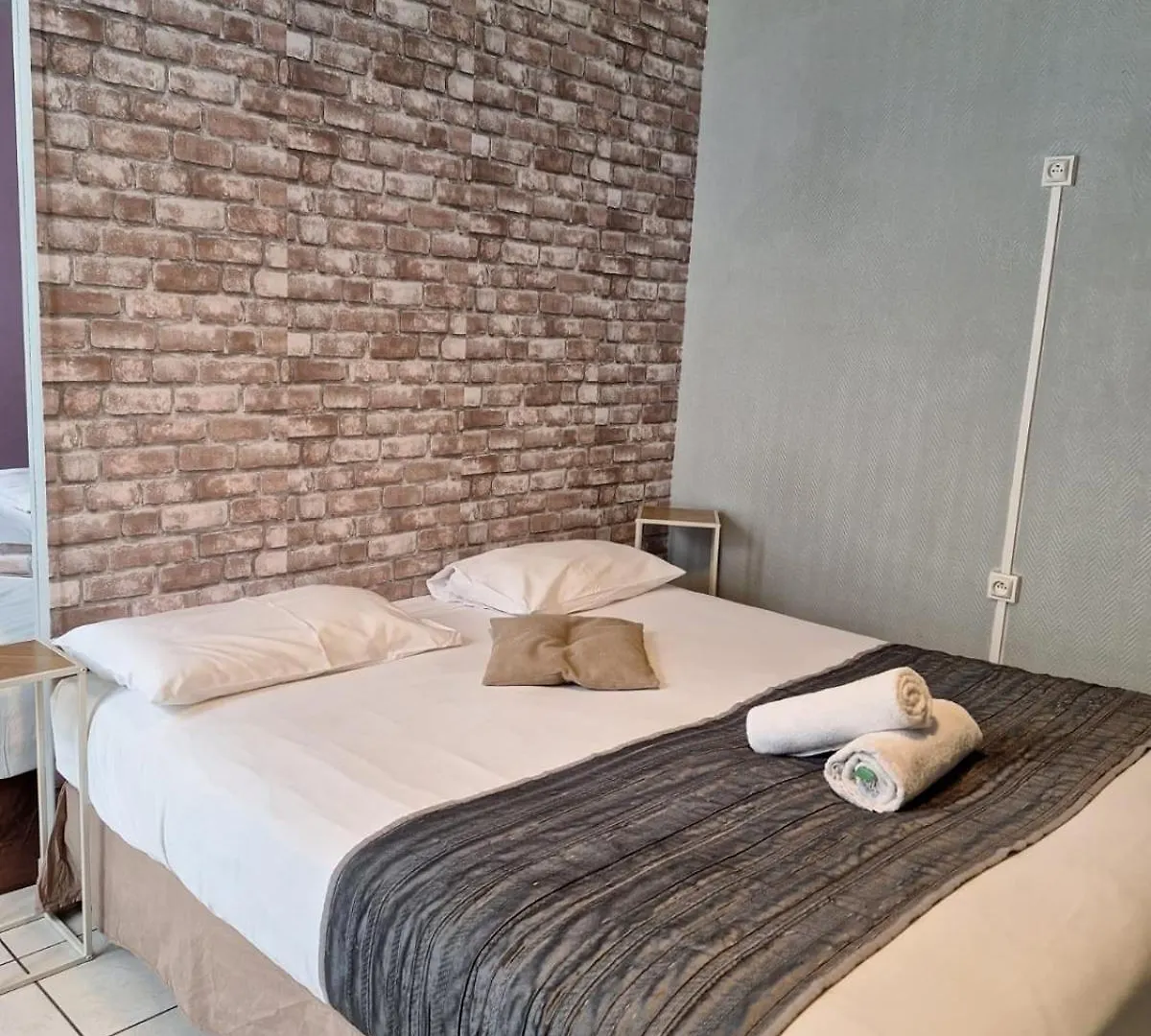 Le Montclair Montmartre By River Paris Hostel