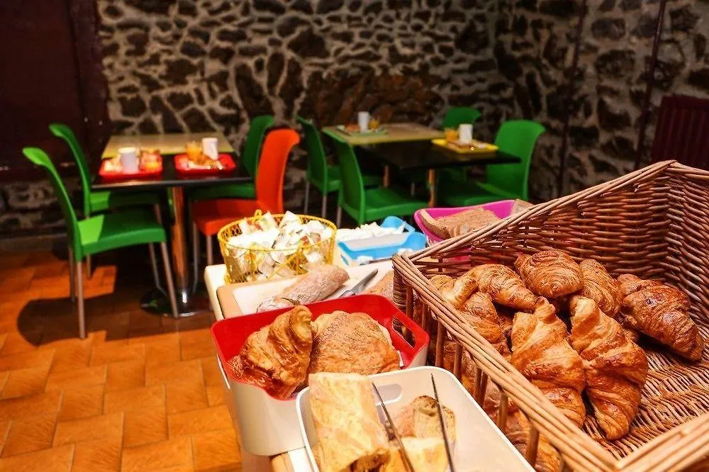 Le Montclair Montmartre By River Paris Hostel